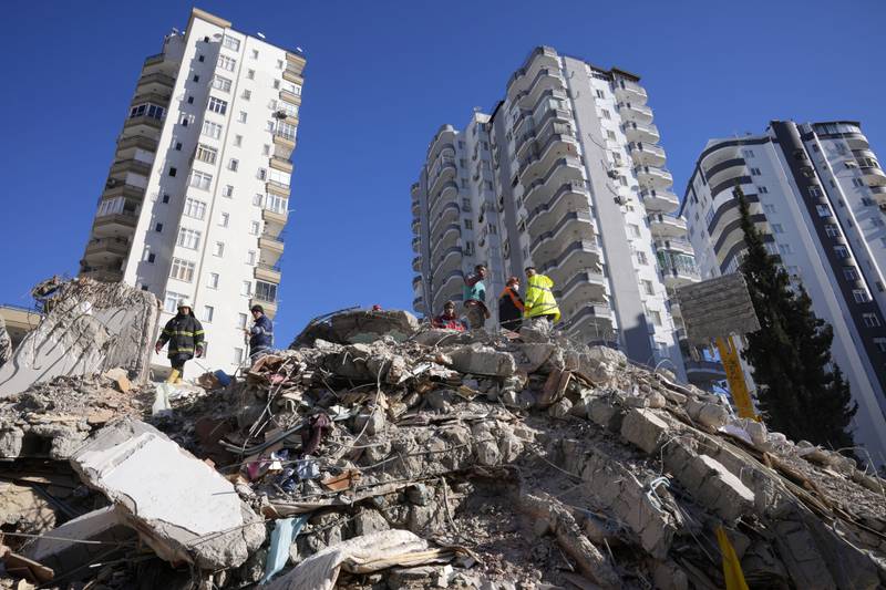 Por: Cortesía ‘Ira’ vs. contratistas en Turquía: detienen a 10 personas por derrumbe de edificios