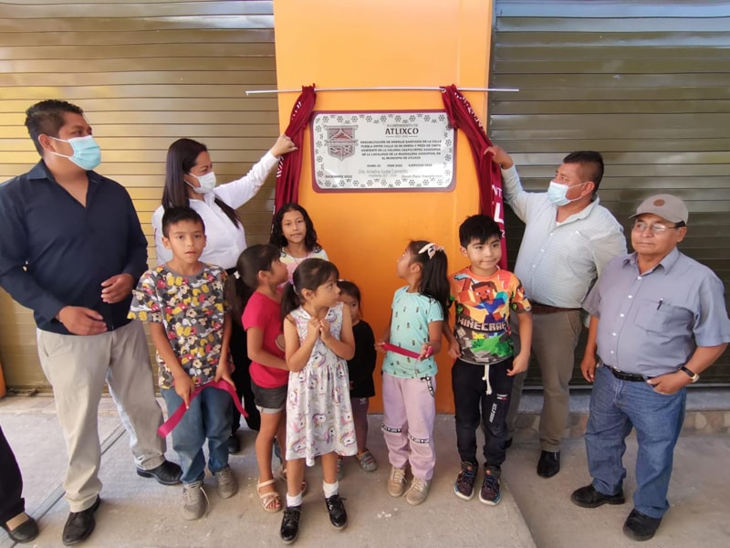 Por: Cortesía Ariadna Ayala dota de servicios básicos a familias de juntas auxiliares de Atlixco