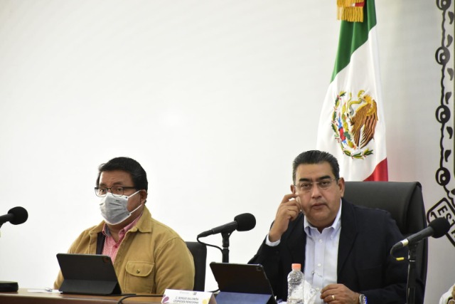 Sergio Salomón promete justicia por víctima de fuego cruzado en Atoyatenco