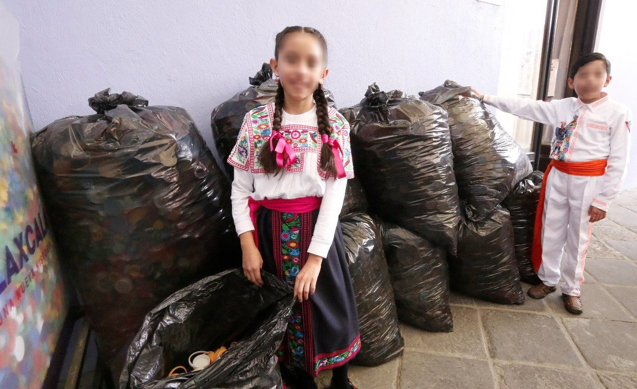 Colectan SEDIF e impulsores de la transformación tapitas para niños con cáncer