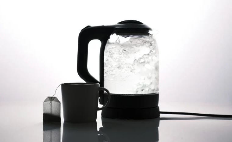 Esta es la razón por la que no deberías calentar agua en el microondas
