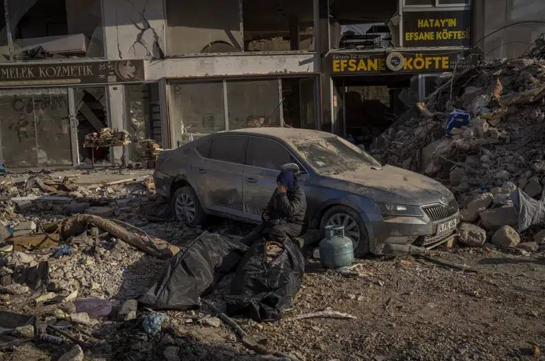 Por: Cortesía Terremoto en Siria y Turquía: sube a 40 mil la cifra de personas fallecidas; rescatistas se marchan