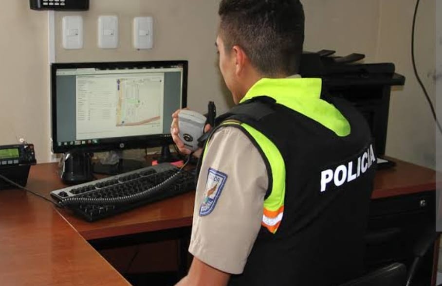 Por: Cortesía Lula Pineda Activación del botón de alertamiento digital “Cuautlancingo más seguro” llega a 4 mil usuarios