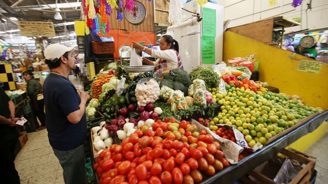 Por: Cortesía Una canasta básica, se puede comprar con tres salarios mínimos