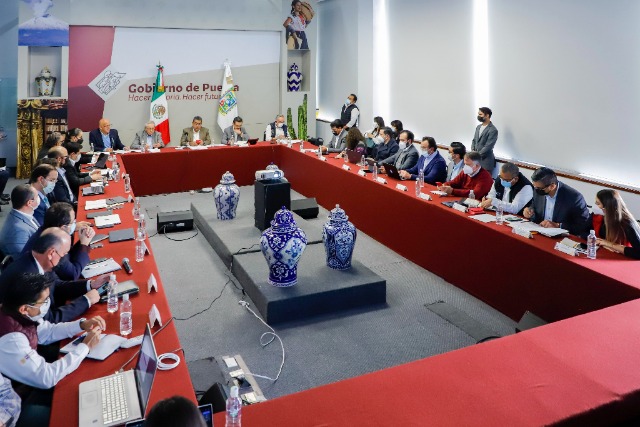 Gobierno mantiene en análisis decisión de federalizar servicios de salud en Puebla