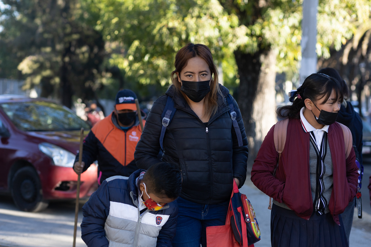 Foto: Alex Muñoz Llama Eduardo Rivera al autocuidado al cancelarse el uso obligatorio de cubrebocas