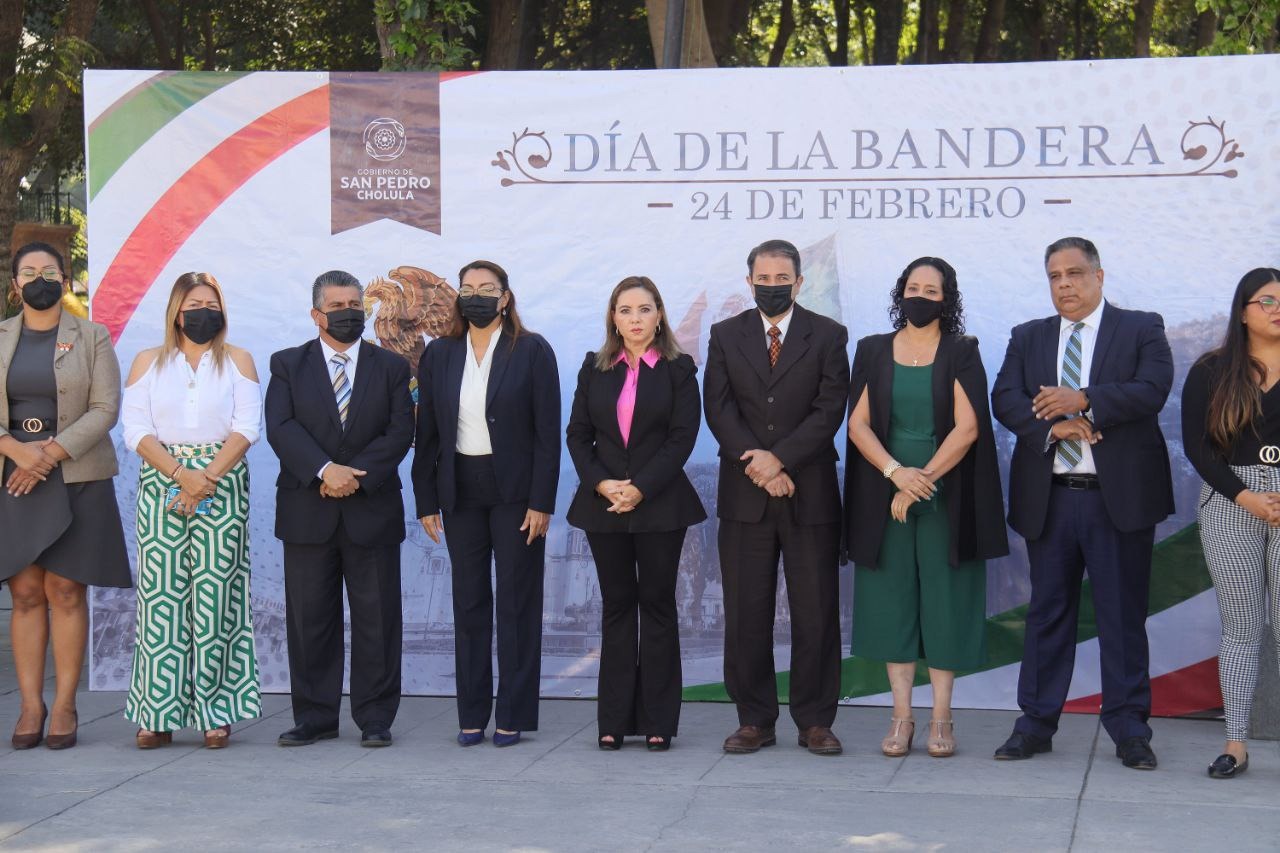 Llama Paola Angon a actuar con responsabilidad, para honrar diariamente a la bandera y la nación