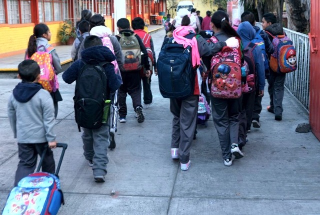 Estudiantes de Puebla regresarán a su horario habitual a partir del lunes