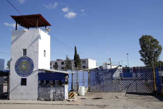 Habrá centros de educación para adultos en penales de Puebla