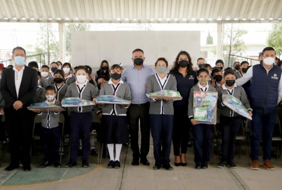 Confirma Edmundo Tlatehui para ciclo escolar 2023-2024 sí habrá apoyo de paquetes escolares 