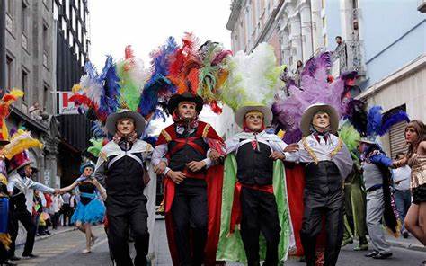 Reportan saldo blanco celebraciones de huehues en Puebla Capital