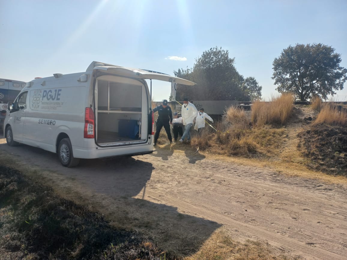 Sin vida y con lesiones en el rostro localizan a masculino en Ayometla