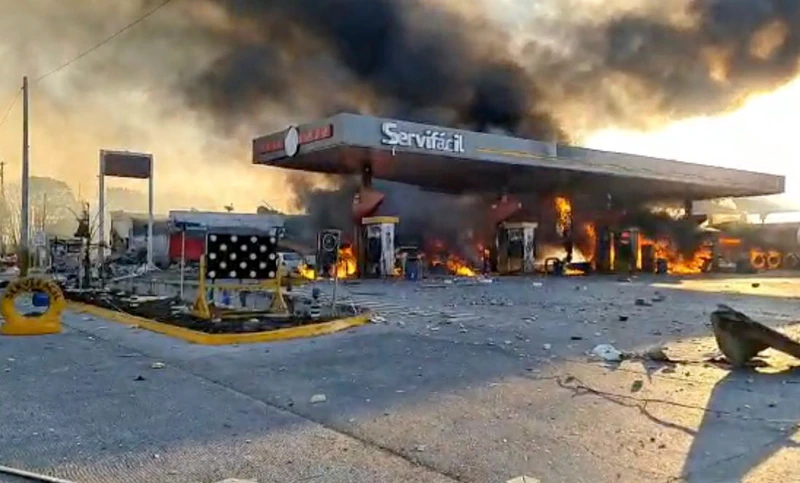 Por: Cortesía Explosión de pipa en gasolinera de Tula deja 2 muertos y 4 heridos