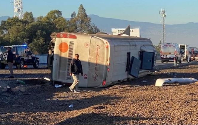 Arzobispo de Puebla lamenta accidente de peregrinos en la autopista Puebla-México