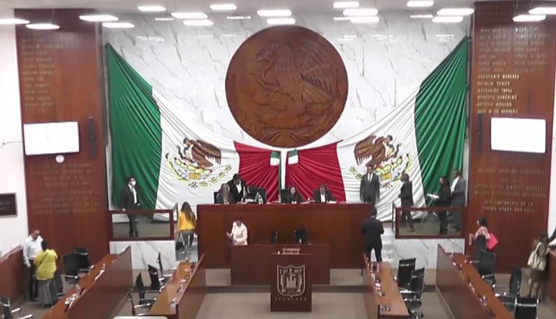 Postergan diputados comparecencias por puente vacacional