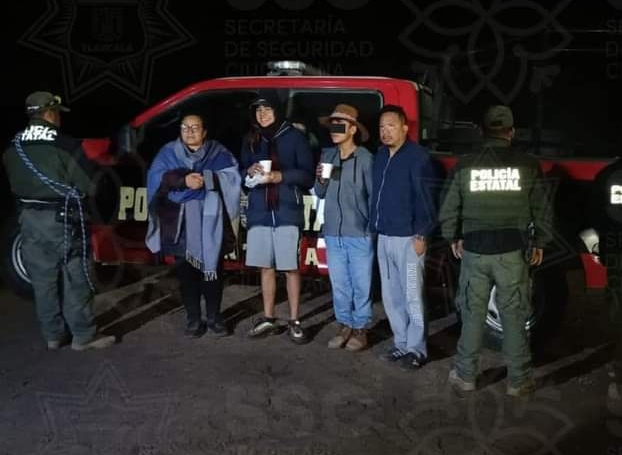 Por: Cortesía Logran rescate de joven y menor de edad extraviados en La Malinche