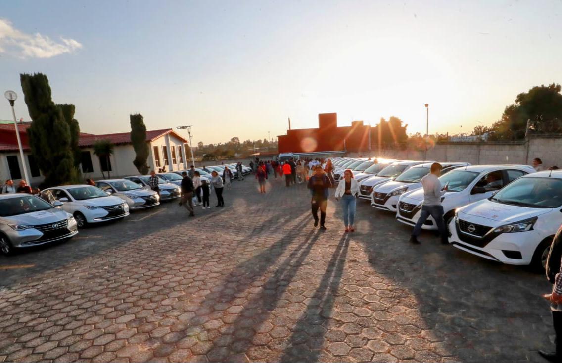 Por: Cortesía Entregó gobierno del estado 30 vehículos a trabajadores de la educación de las secciones 31 y 55 del SNTE