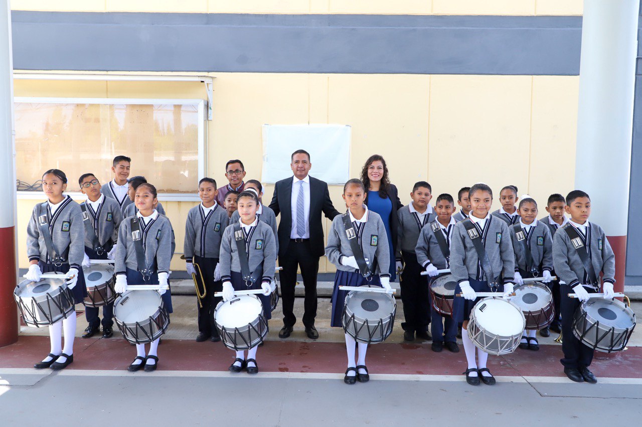 Encabeza Mundo Tlatehui ceremonia cívica en la Primaria Oficial Justo Sierra en San Antonio Cacalotepec
