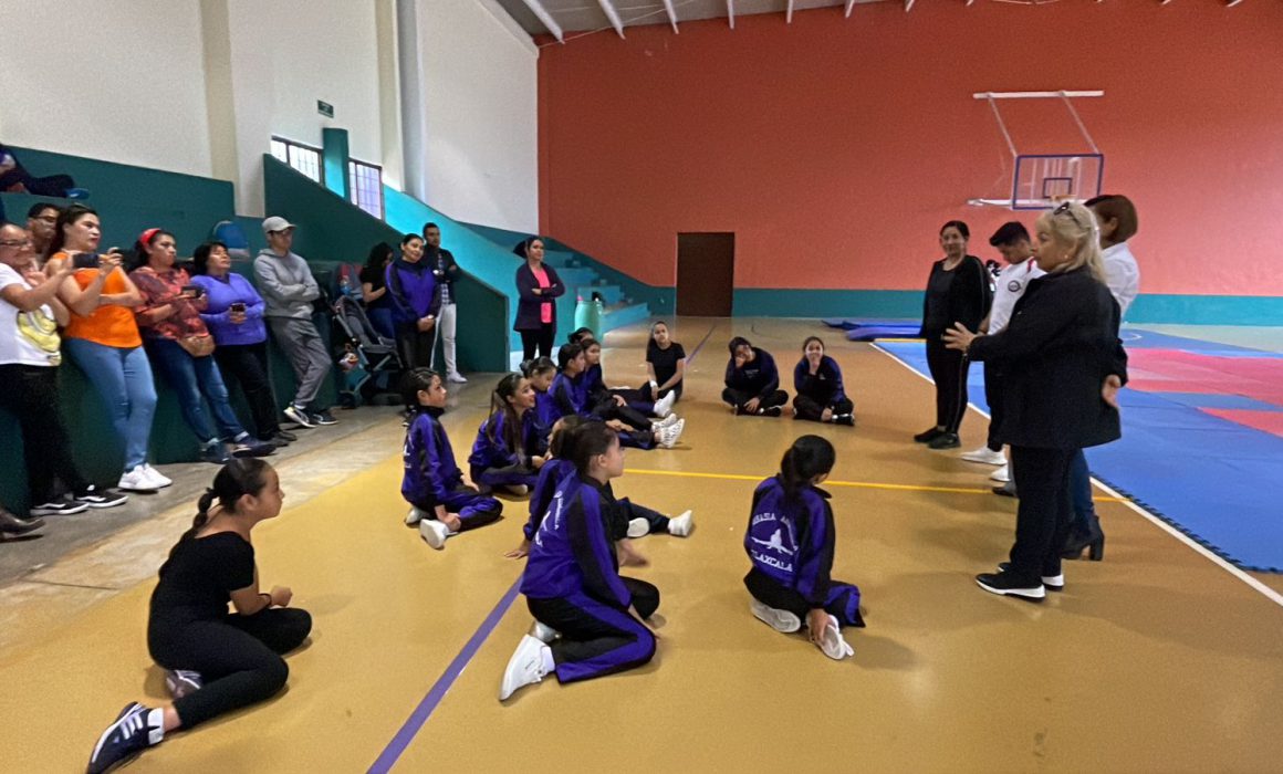 Colabora IDET en primera capacitación de gimnasia aeróbica