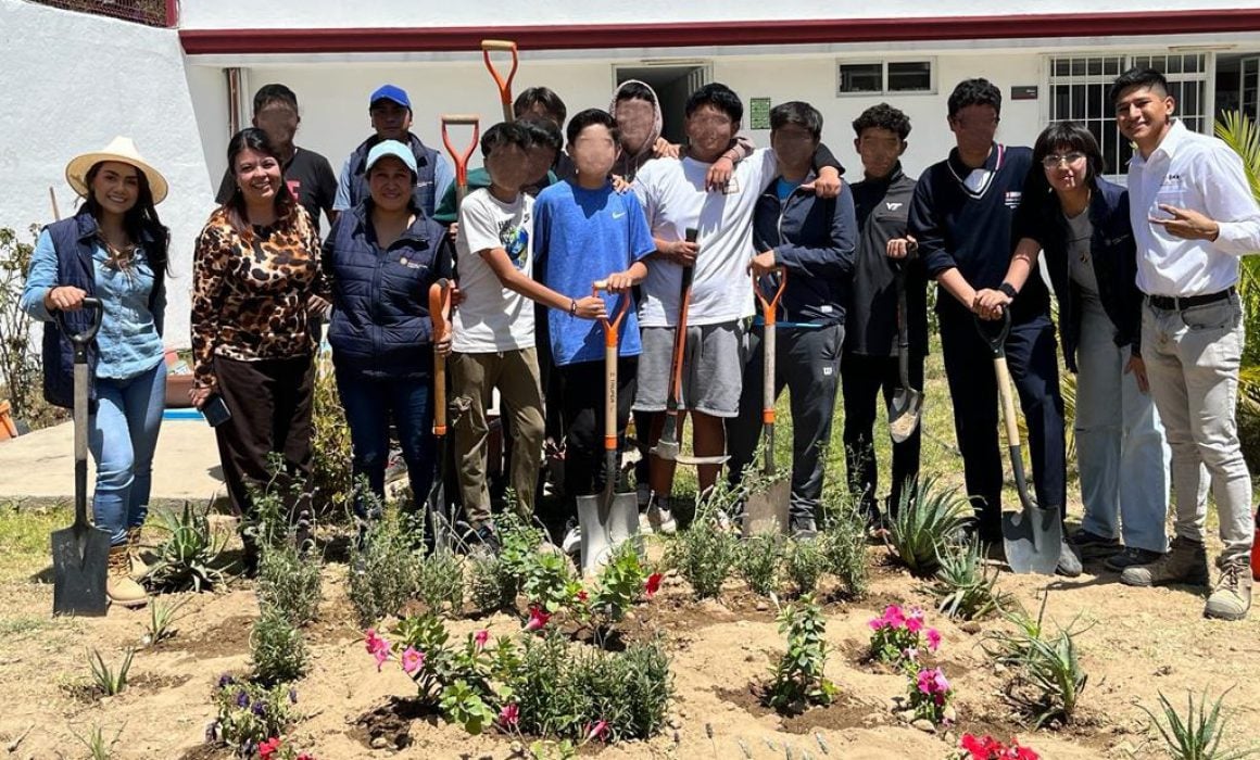 Instala SMA jardines polinizadores en escuelas de Nopalucan y Apetatitlán