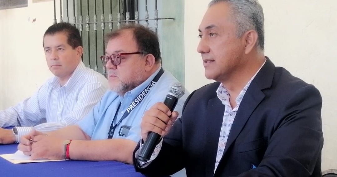 Por: Cortesía Lula Pineda Abastecen con pipas de agua a vecinos que presentan irregularidad en servicio de agua potable: Sosapach