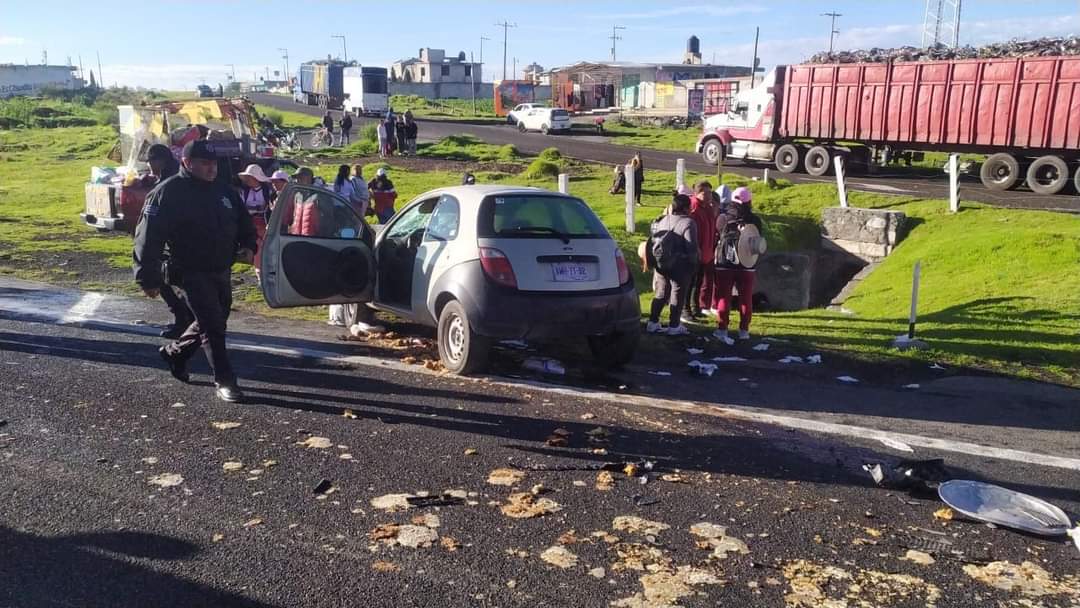 Ebrio conductor arrolla a peregrinos en Hueyotlipan; regresaban de CDMX 