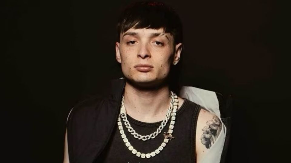 Por: Cortesía Fanáticos de Peso Pluma se burlan del cantante por querer tener 20 mujeres, una en cada país