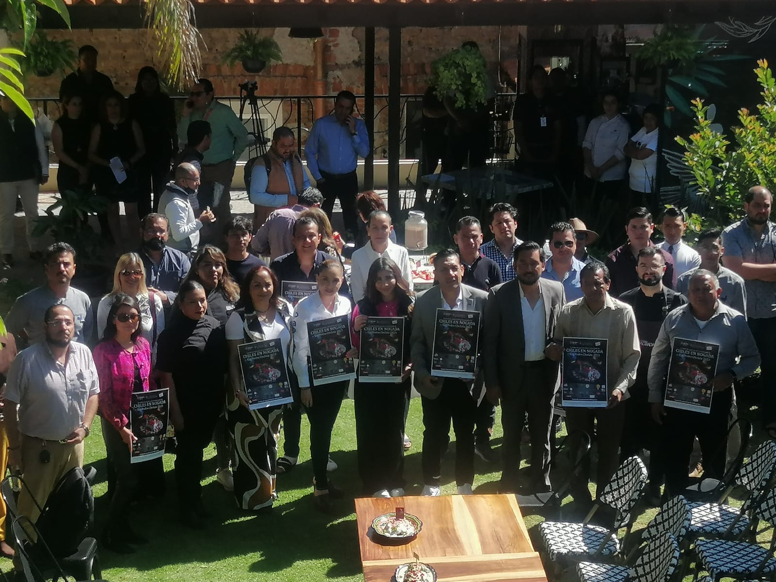 Anuncian inicio de temporada de Chiles en Nogada, San Pedro Cholula y CANIRAC con comida con causa el 25 de julio