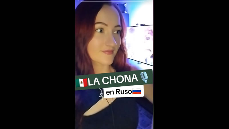 Por: Cortesía "Así suena La Chona": Mujer se hace tendencia por cantar regional mexicano en ruso (Vídeo)