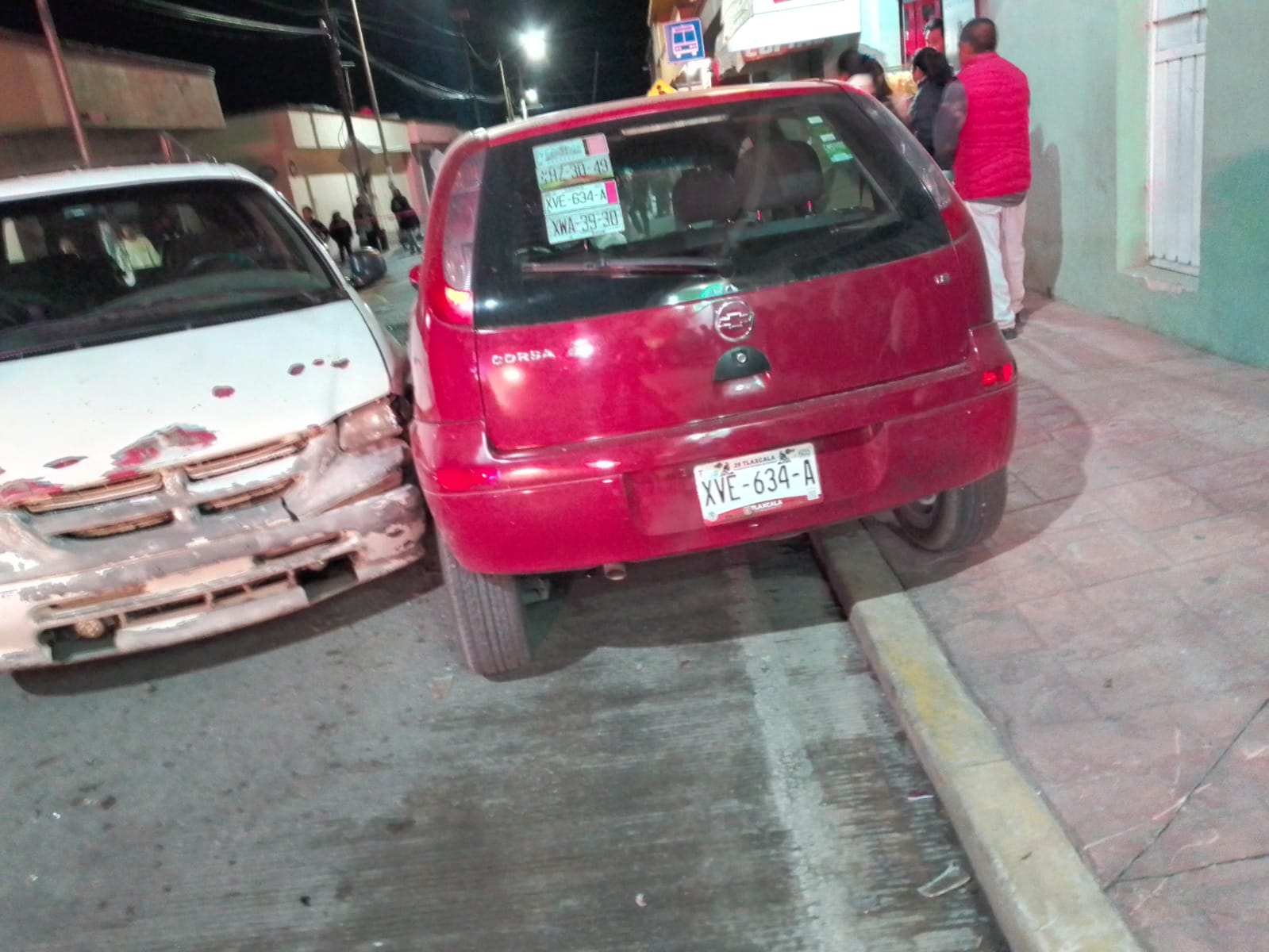 Choque múltiple deja al menos dos lesionados, en Ixtenco; uno murió minutos después 