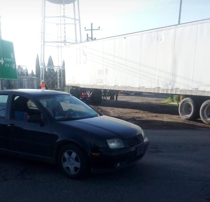 Ciclista es atropellado por tráiler el CIX I, murió después en un quirófano 