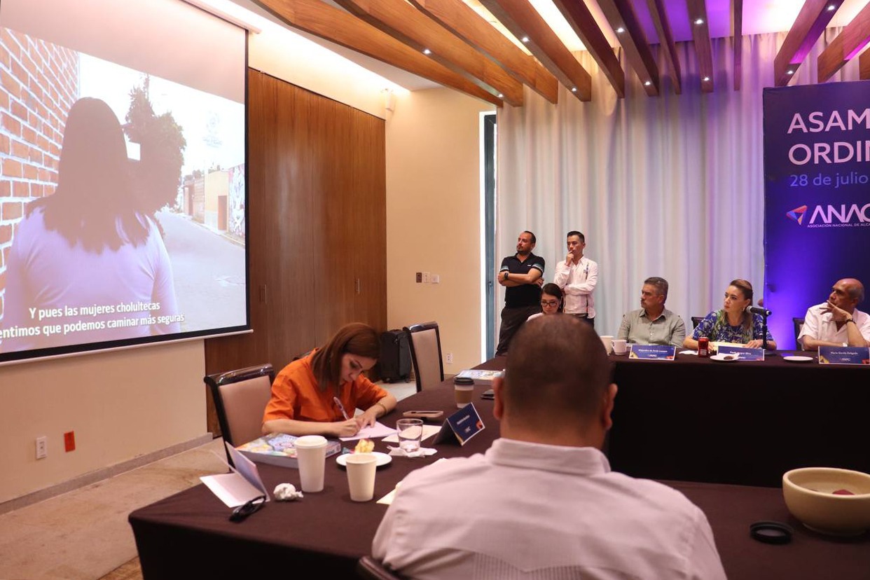 Paola Angon participó en Asamblea Nacional Ordinaria de ANAC, destacando Cholula como uno de los municipios más seguros