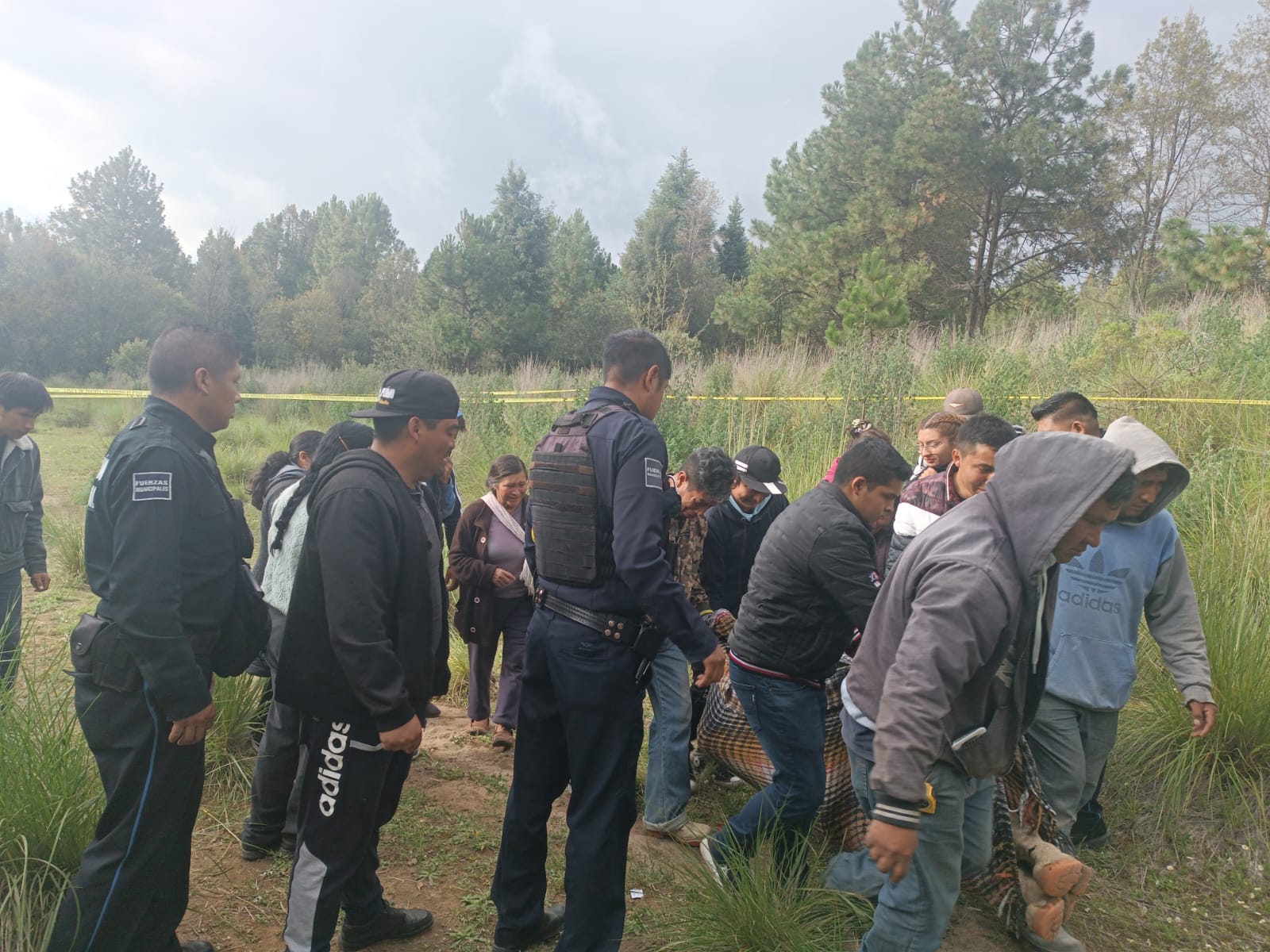 Por: Cortesía De un balazo matan a un hombre en Buensuceso; familiares impiden trabajo de PGJE