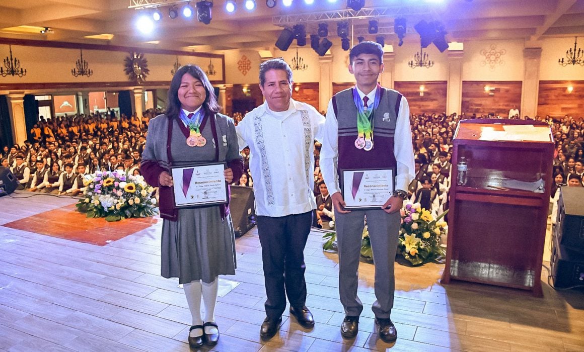 Reconocen a ganadores del Concurso internacional de matemáticas en Singapur