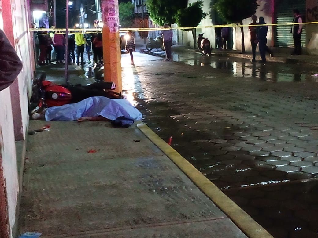 Motociclista pierde la vida tras chocar contra una pared, en San Pablo del Monte