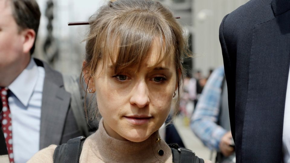 Allison Mack sale de prisión tras cumplir su condena por el caso NXIVM y aportar pruebas al caso