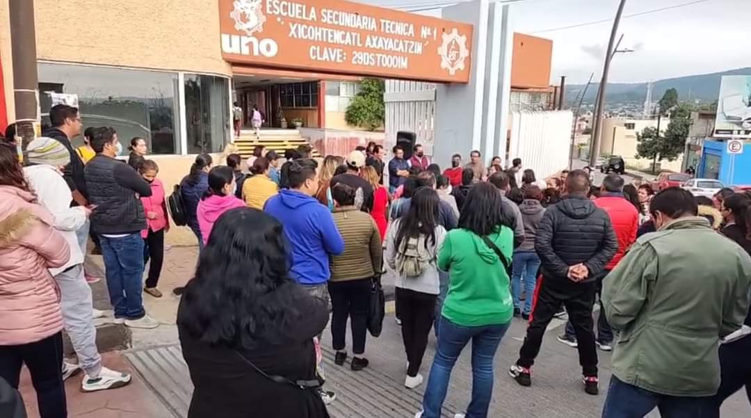 Por: Especial  Padres de familia exigen salida de director de la Técnica 1