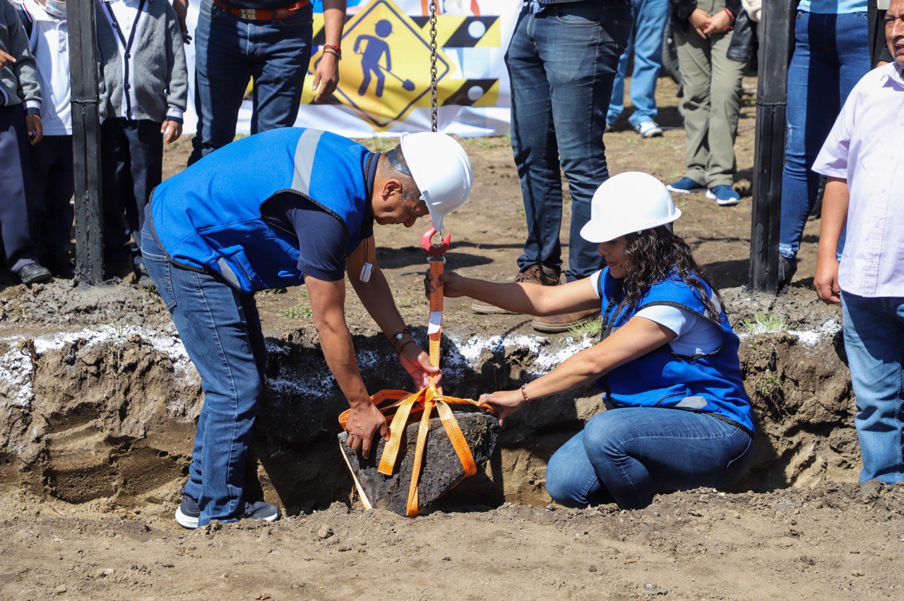 Coloca Mundo Tlatehui la primera piedra del preescolar San Luis Tehuiloyocan