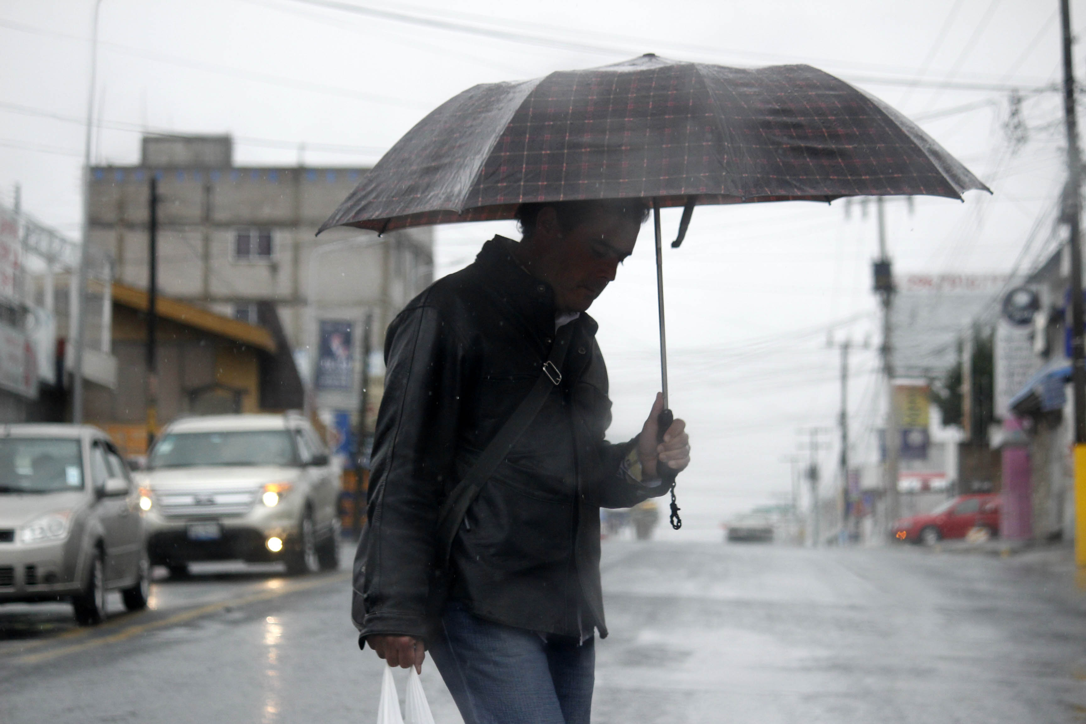 Intensa lluvia registrada ayer no causó daños en Puebla capital: PC