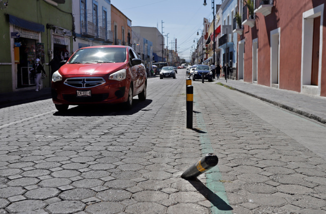 Ayuntamiento de Puebla multa a una recicladora por comprar bolardos robados