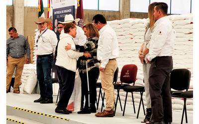 Benefician a 70 mil productores tlaxcaltecas con entrega de fertilizante