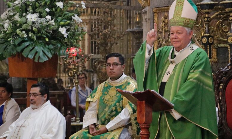 Arzobispo de Puebla regresa de su viaje al Vaticano