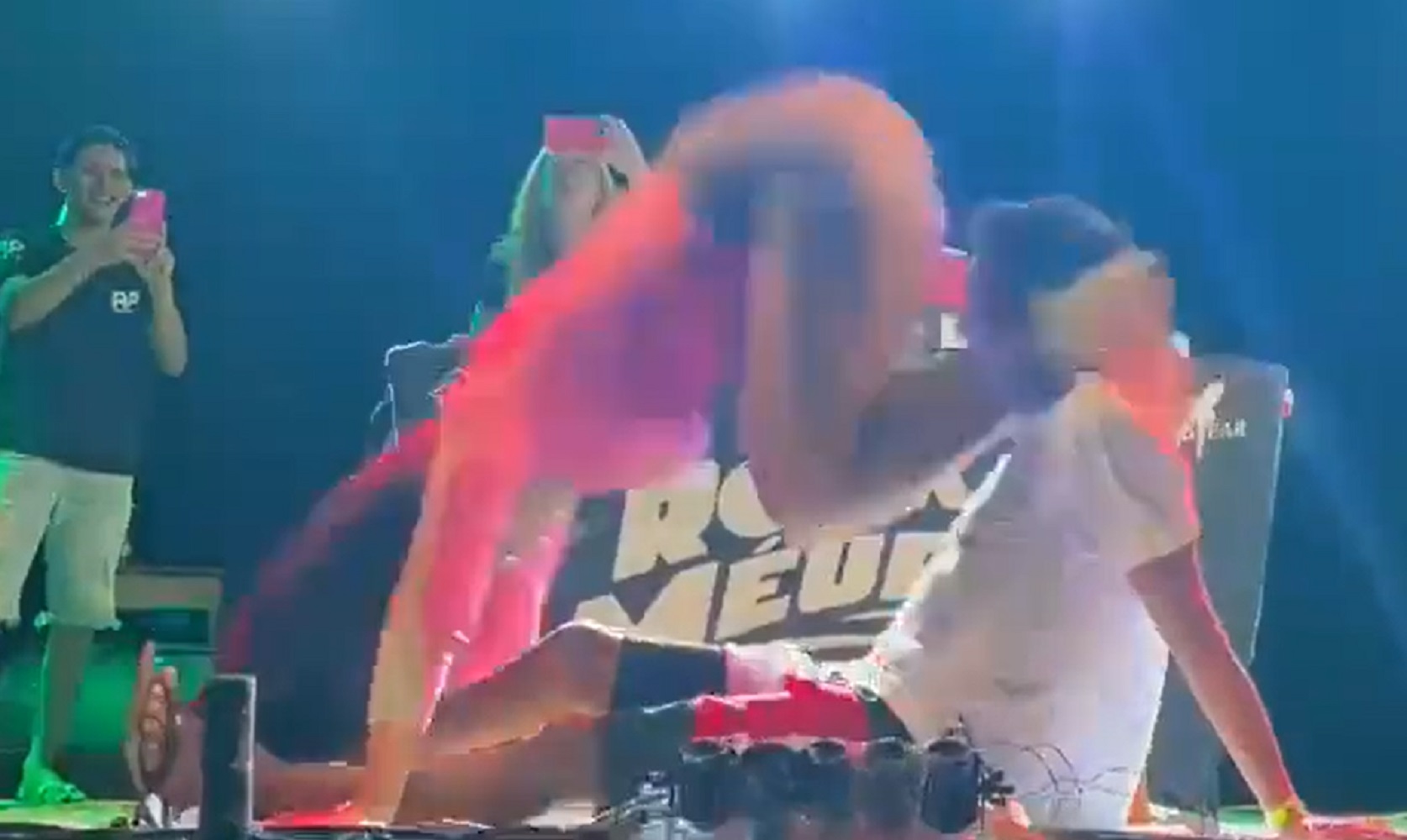 Por: Cortesía "¿Premio o castigo?" Hombre se rompió el brazo en pleno baile privado (Vídeo)