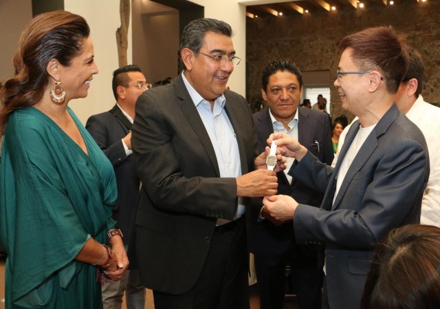 Por: Cortesía Ofrece gobernador mejores condiciones de inversión a empresarios extranjeros