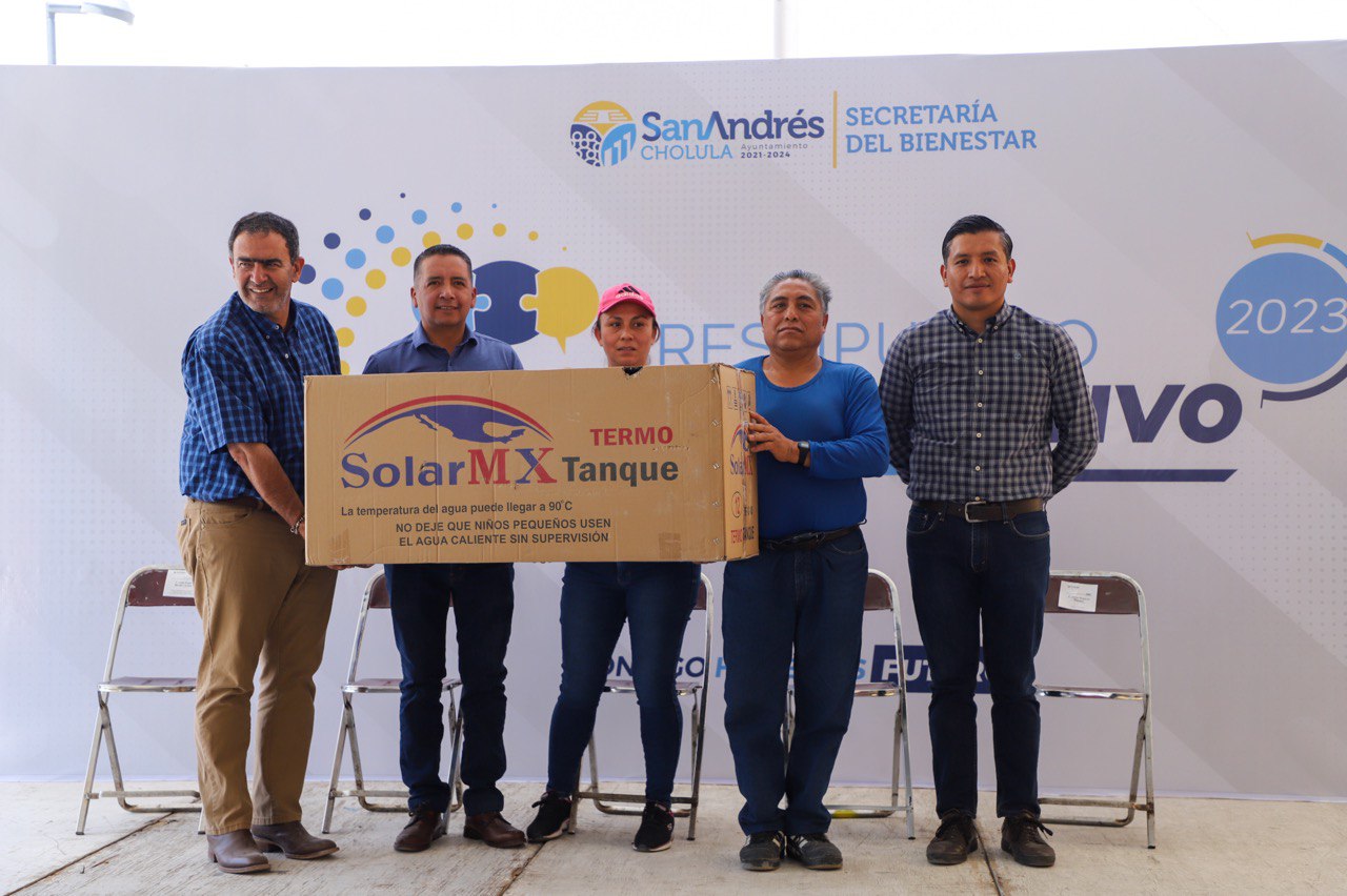 Beneficia Mundo Tlatehui a 150 familias sanandreseñas con la entrega de calentadores solares
