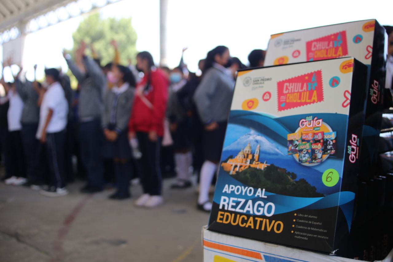 Comunicado oficial Paola Angon continúa entregas de guías para fortalecer la educación en primarias de las juntas auxiliares