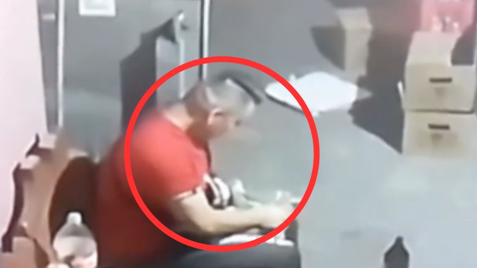 Por: Cortesía Sujeto estranguló a un gatito hasta matarlo: imágenes causan indignación en redes (Vídeo)