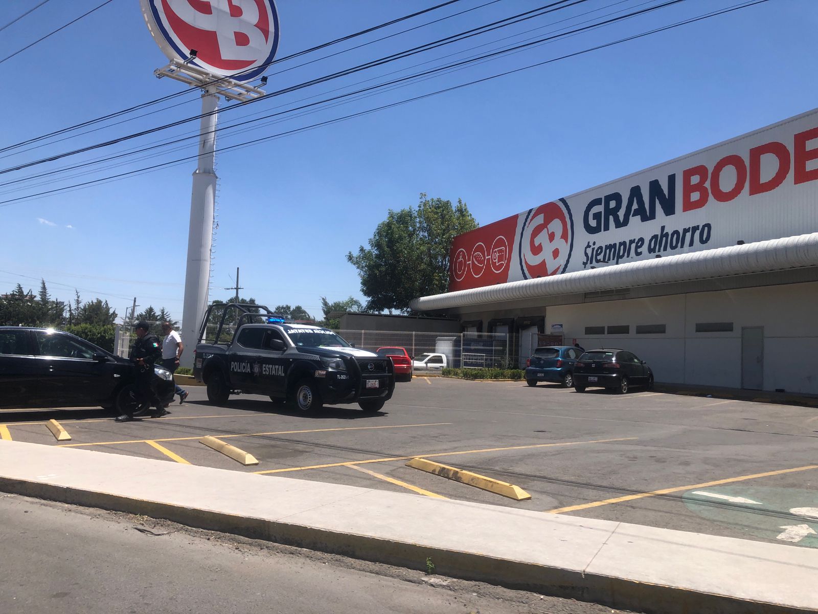 En Huamantla,  hieren de bala a trabajador de Amazon tras asalto