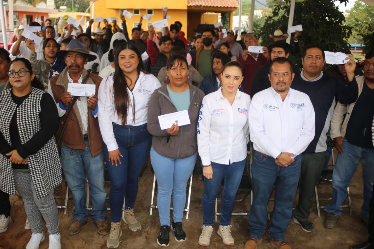 Paola Angon continúa beneficiando al campo cholulteca, ahora con la entrega de ovinos