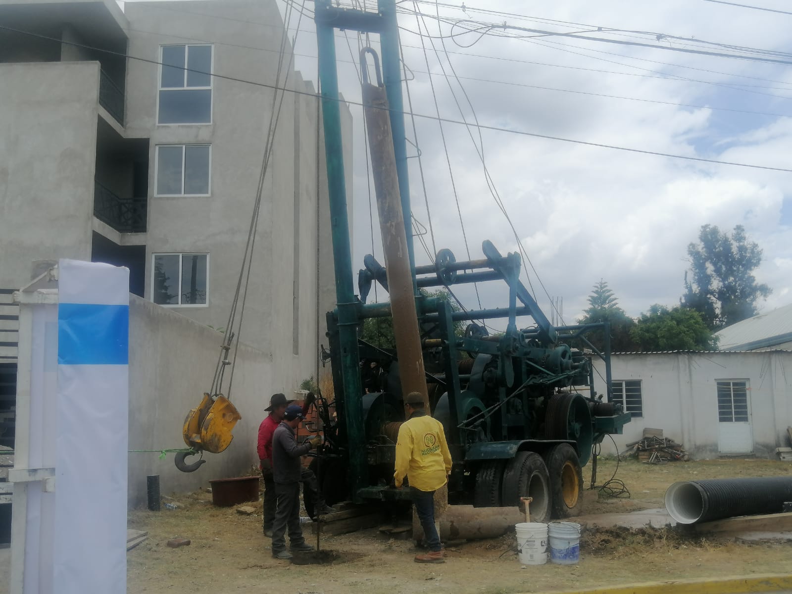 Arranca construcción del primer pozo de absorción en San Francisco Acatepec beneficiando a 30 familias